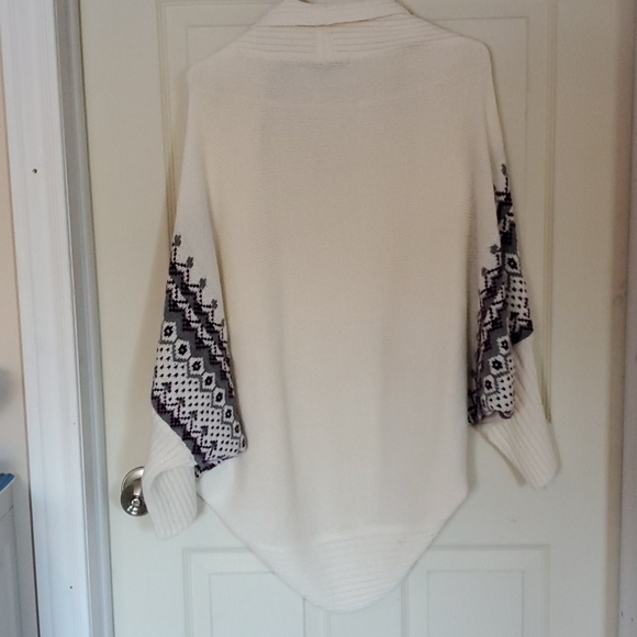 Sweater - Picture 3 of 3